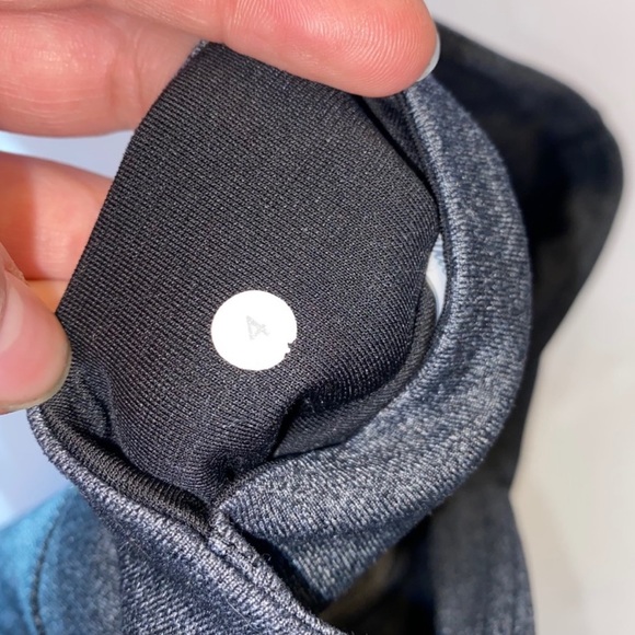 Lululemon grey wander under cropped leggings 4 - Picture 4 of 4